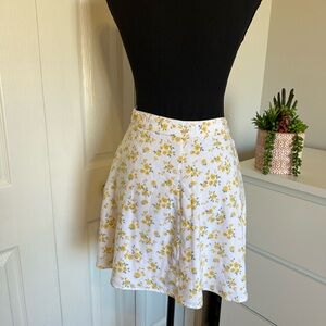 Hollister Floral Mini Skirt in White and Yellow
Ultra High-Rise